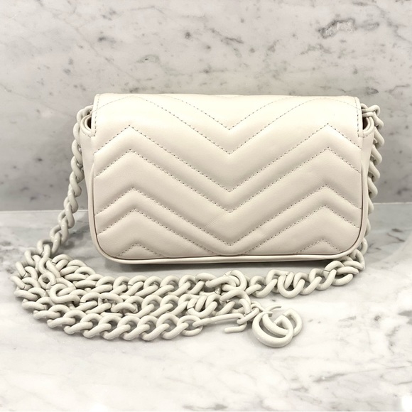 Gucci marmont bag in white chevron matelasse leather with a chain strap. - Picture 6 of 7